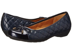 SOFTSPOTS Women's •PANOLA• Quilted Cap-toe Flat - ShooDog.com